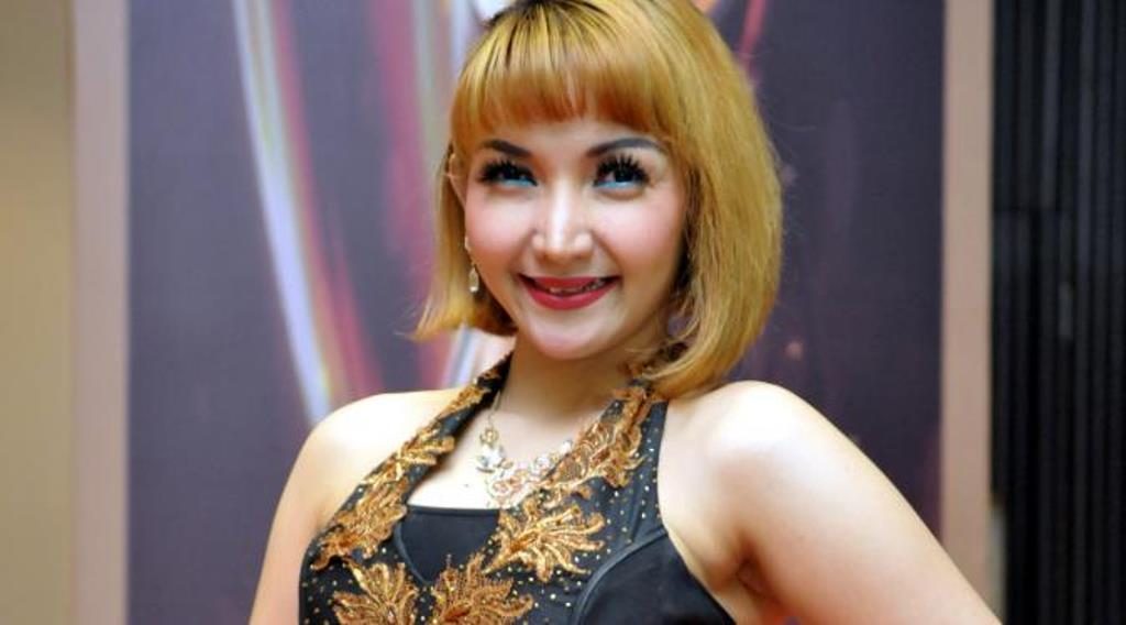 Roro Fitria Ucap Selamat Berbuka Pada Fans dengan Bahasa Inggris Acak Acakan Netizen Ada yang Tau Nyai Roro Ngomong Apa