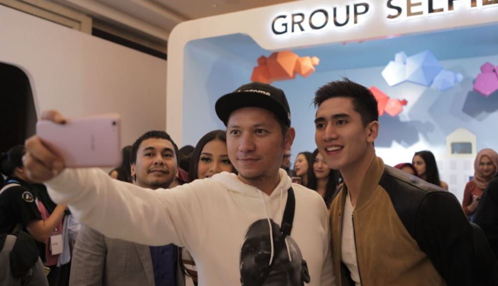 Perilaku Selfie Orang Indonesia dengan Vivo V5S Matte Black