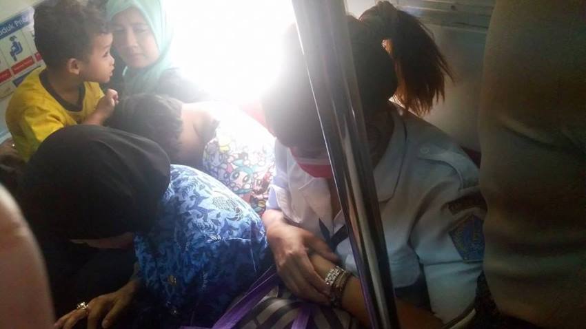 Viral Wanita Berseragam Dishub Ini Enggan Berikan Kursi untuk Ibu Hamil dan Lansia di KRL