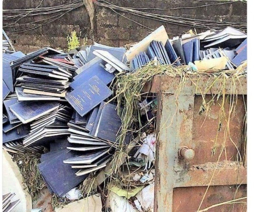 foto skripsi di tempat sampah