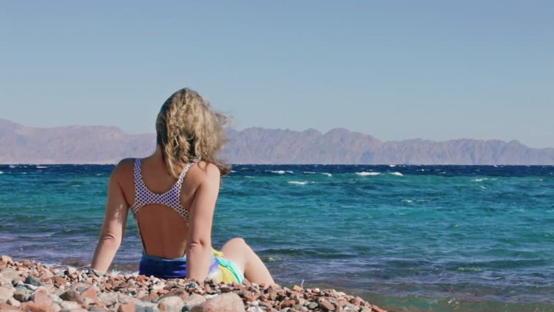 Hasil carian imej untuk Bikini Di Pantai Jeddah?