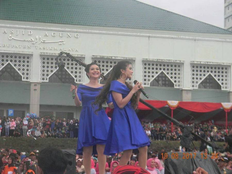 Dangdutan di Halaman Masjid Agung Kab. Tasikmalaya