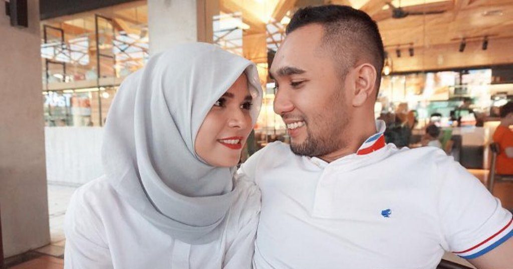 Enji Mantan Suami Ayu Ting Ting Dikabarkan Selingkuh dengan Cewek Bertato Netizen Mungkin Dia Mau Kembali ke yang Liar Liar