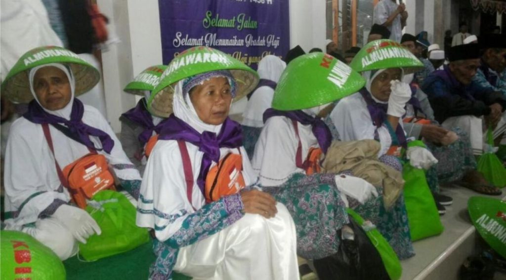 Jemaah Haji Kenakan Caping