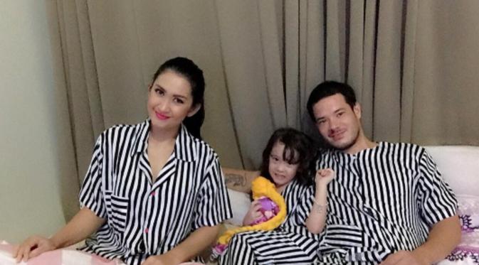 Nafa Urbach Ngamuk Anaknya Diganggu Pedofil Sang Suami Sayang Sayangan dengan Wanita Lain