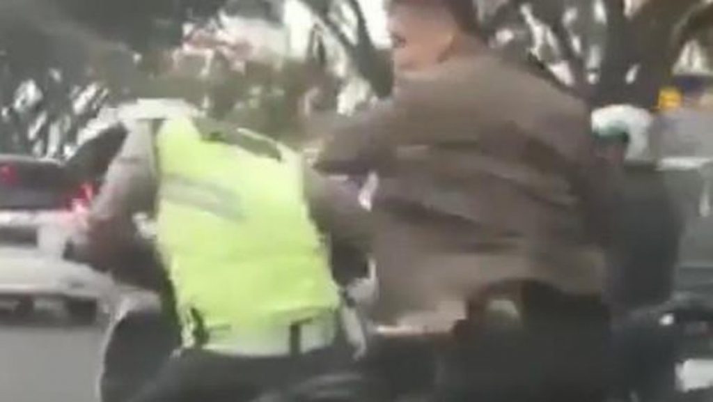 Oknum TNI Pukul Polisi