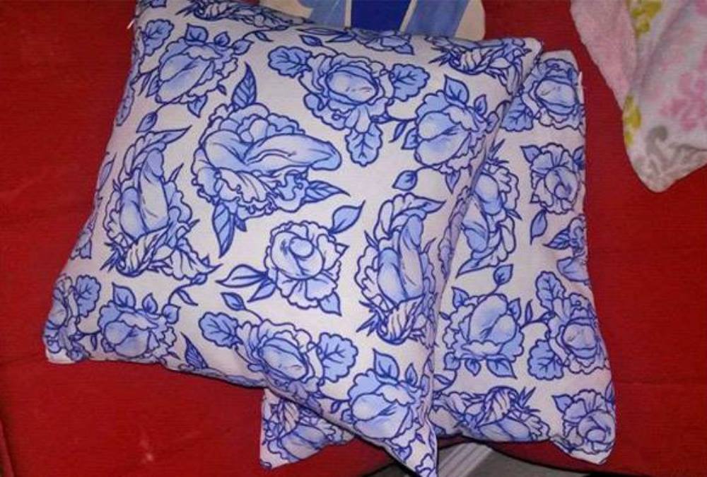 Sarung Bantal Sofa Motif Alat Kelamin Pria