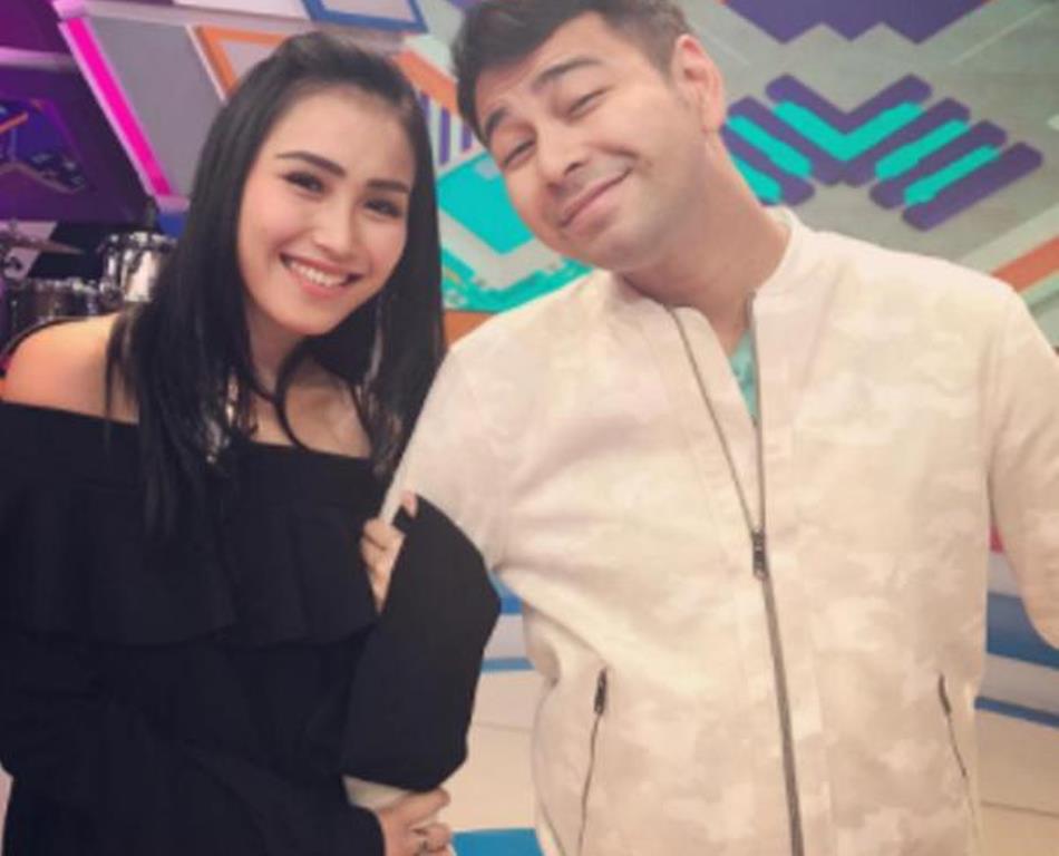 Unggah Foto Gandeng Ayu Ting Ting Raffi Ahmad Foto Berdua Siapa Takut