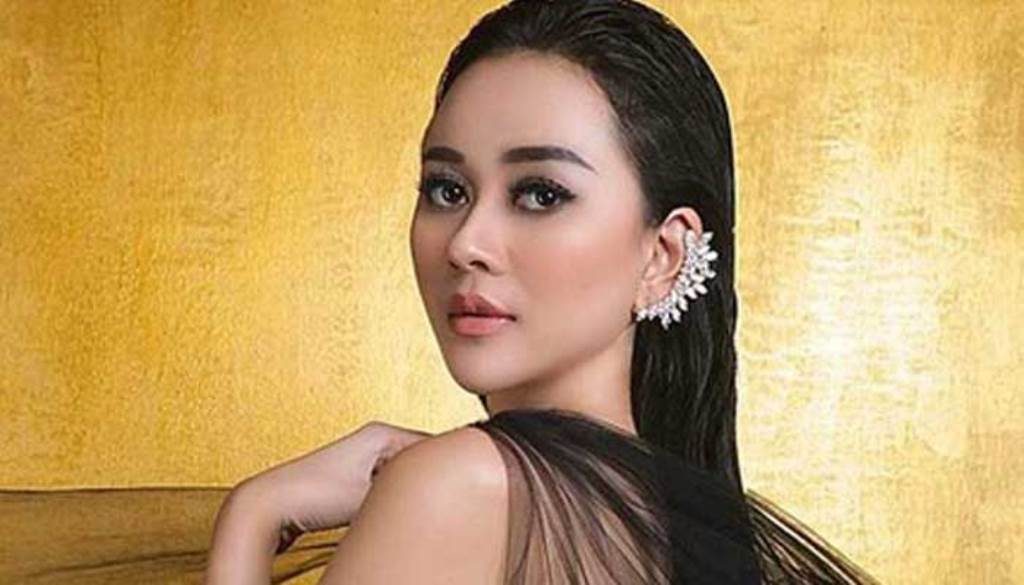 Unggah Foto Polos Tanpa Busana Aura Kasih Justru Bikin Netizen Gemas