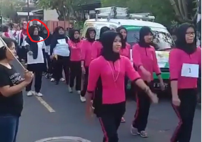 kejadian tak terduga dalam lomba gerak jalan