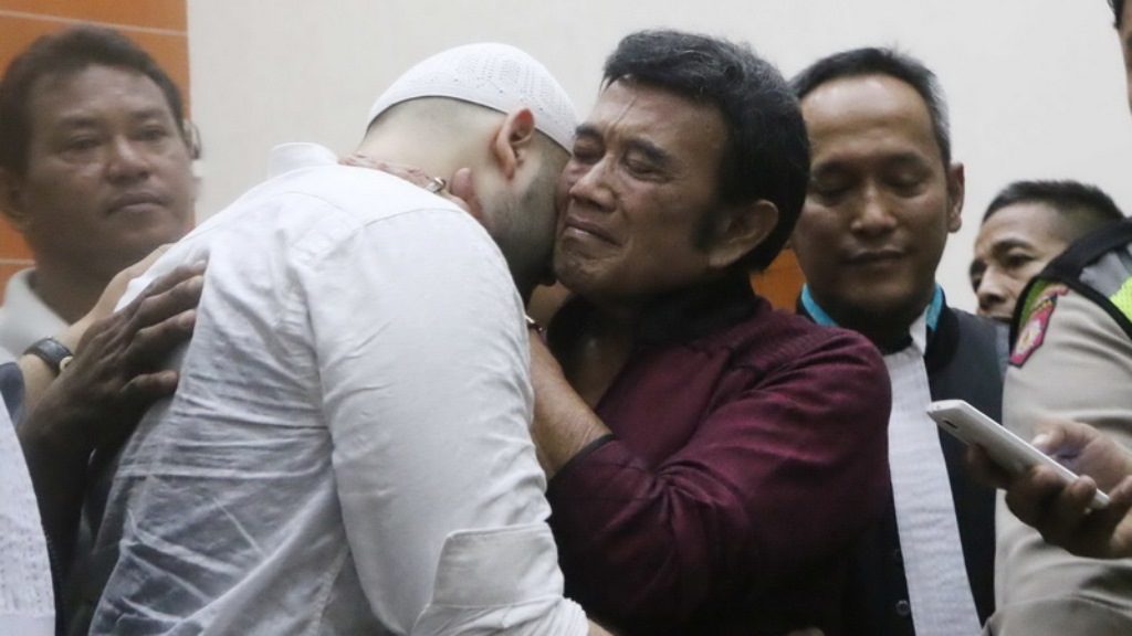 Diiringi Air Mata Sang Raja Dangdut Ridho Rhoma Divonis 10 Bulan Penjara