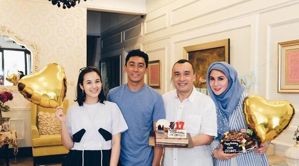 Dikabarkan Dekat dengan Chelsea Islan Putra Artis Marini Zumarnis Ini Bikin Netizen Terpesona