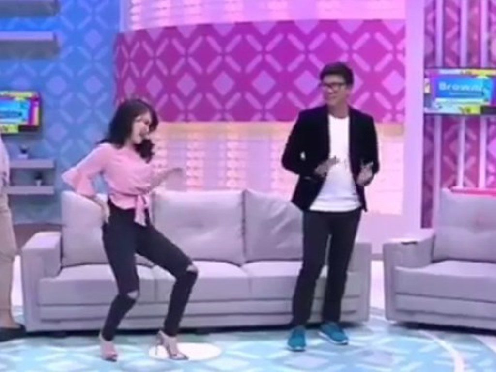 Gara Gara Joget Sensual Ayu Ting Ting dan Andhika Kangen Band Dijodohkan Fans