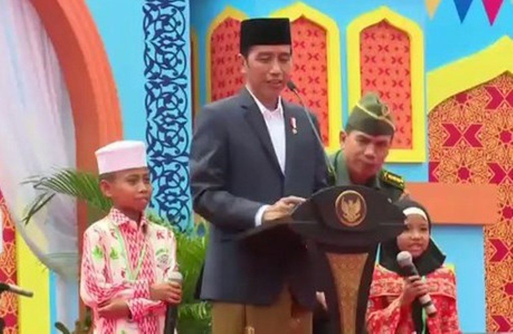 Kocak Video Presiden Jokowi Pura Pura Nggak Peka ke Anak yang Ngarep Dapet Sepeda ini Jadi Viral