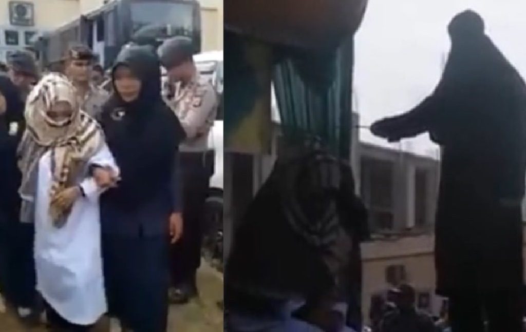 Terbukti Lakukan Khalwat Wanita Aceh Ini Dihukum Cambuk 100 Kali dan Ditonton Ribuan Orang Sakitnya Sih Bisa Ditahan Malunya Itu Lho