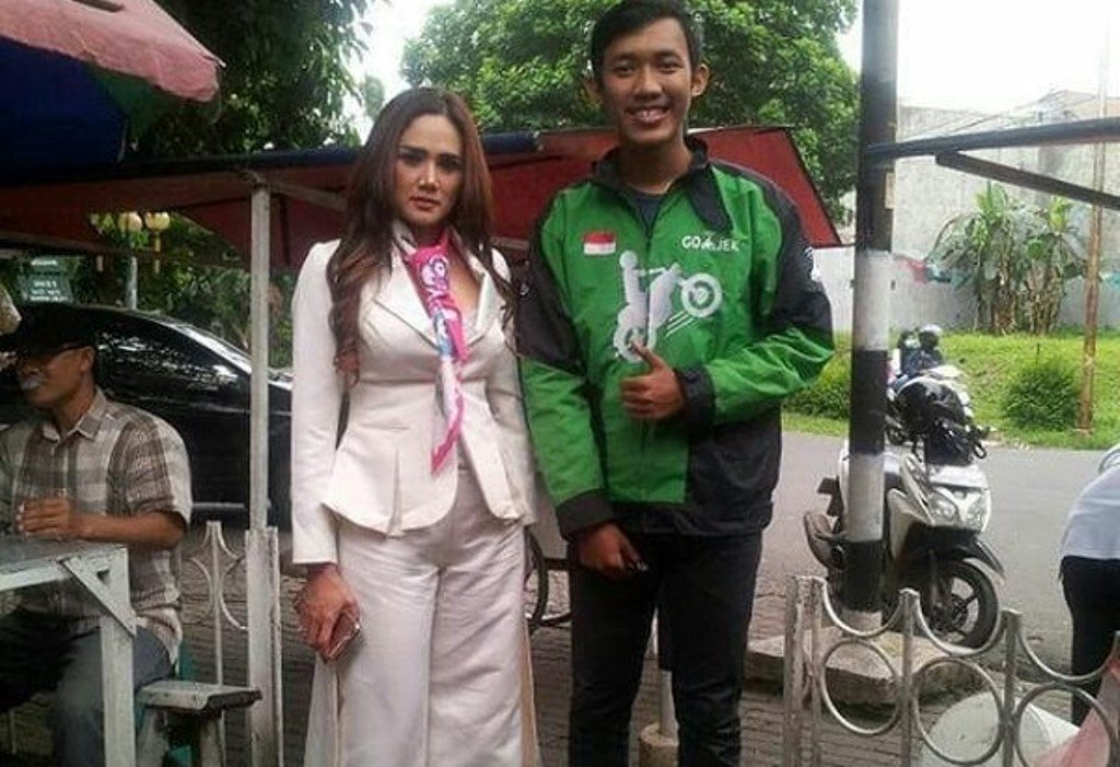 Unggah Foto Bareng Mulan Jameela Driver Ojek Online ini Justru Diserang Netizen