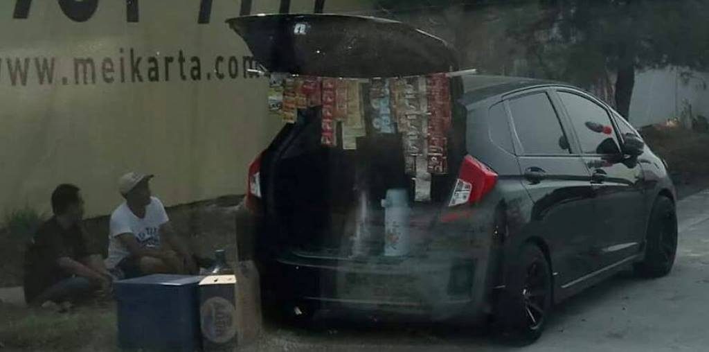 Warkop Jaman Now Foto Mobil Jazz Pake Jualan Kopi ini Jadi Viral Kekinian Banget Ya Gengs
