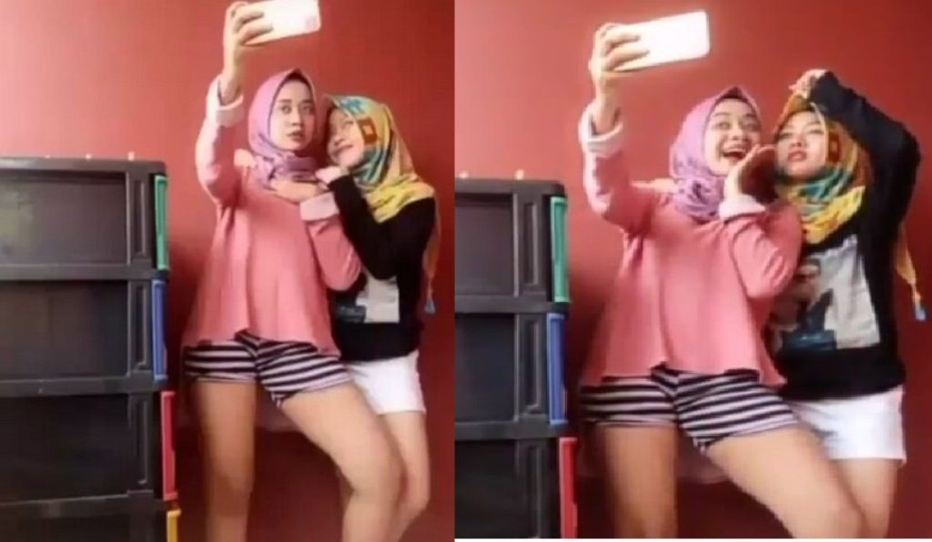 Atas Ditutup Bawah Diumbar Kelakuan Kids Jaman Now Selfie Berkerudung Sambil Pamer Paha Ini Bikin Emosi