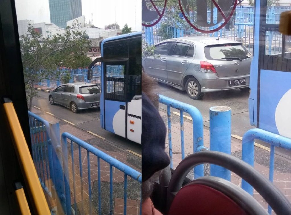 Bikin Kesel Masuk Jalur Busway dan Buat Kemacetan Pengendara Mobil ini Malah Marah Marah