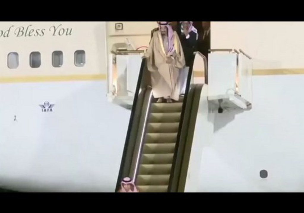 Bikin Netizen Deg Degan Video Eskalator Berlapis Emas Raja Salman Mendadak Macet ini Jadi Viral