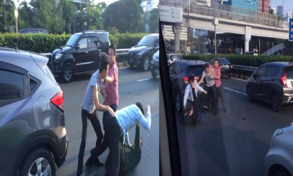 Drama People Jaman Now Tak Terima Disalip Dua Pengendara ini Terlibat Adu Jotos di Jalan Tol