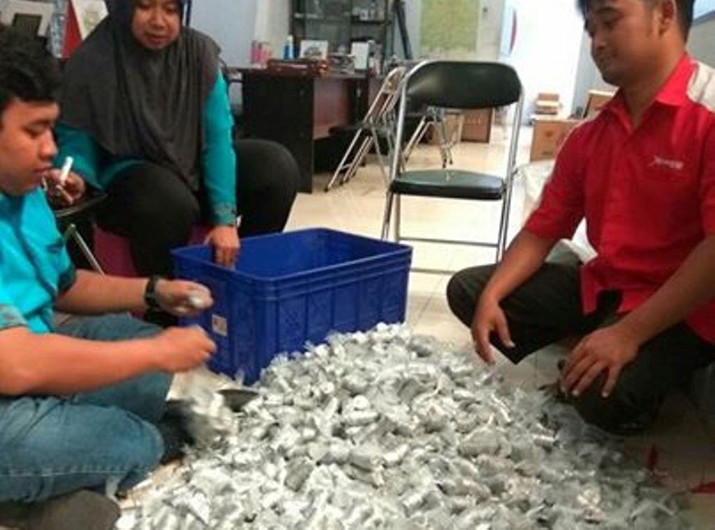 Kumpulkan Receh 10 Galon Video Suasana Menghitung Koin Pasangan Ini Sangat Inspiratif