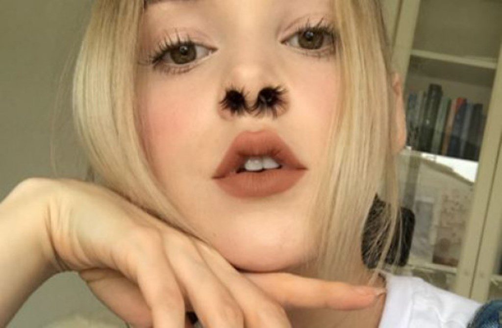 Lagi Booming Tren Kecantikan Extension Bulu Hidung ini Malah Bikin Ngakak Yes or No
