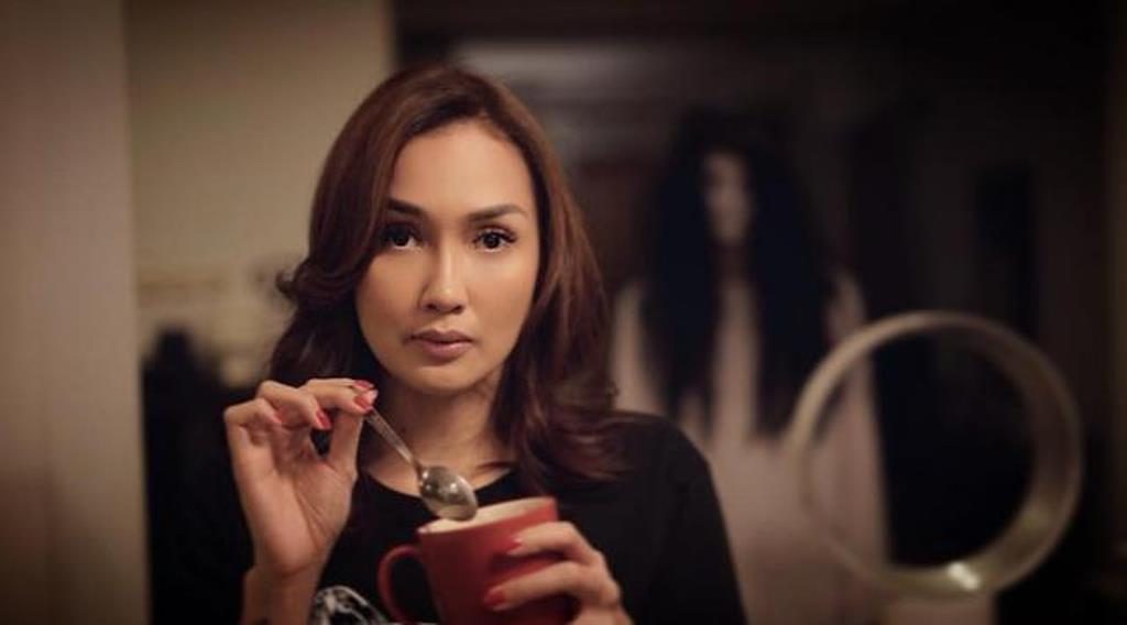 Menyeramkan 10 Artis Ini Mengaku Rumahnya Berhantu Cerita Bikin Merinding