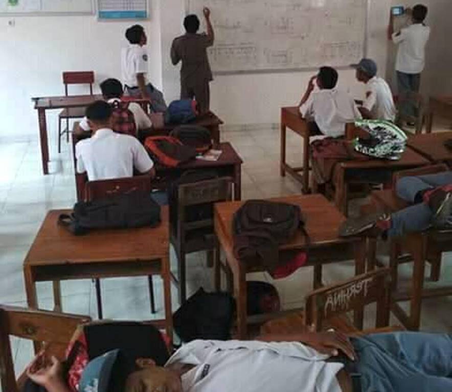 Miris Kelakuan Murid Jaman Now Ketika Sedang Belajar ini Bikin Geram