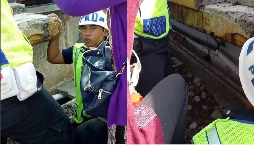 Pinjamkan Pahanya Untuk Bantu Penumpang Kereta yang Terlantar Aksi Petugas ini Tuai Pujian