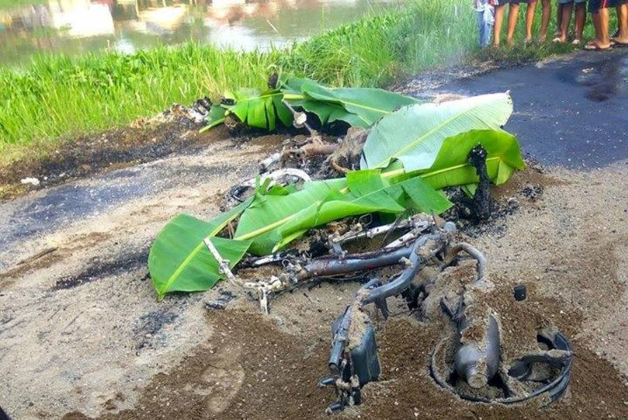 VIDEO Tabrakan di Karawang, Dua Pengendara Motor Hangus Terbakar Tabrakan di Karawang