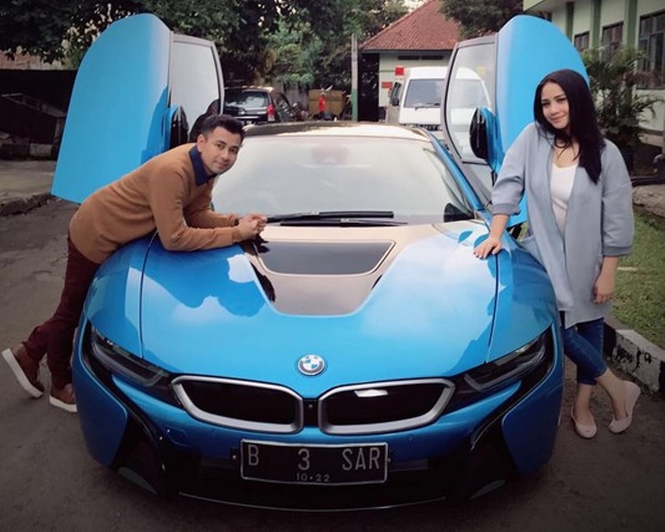 Unggah Foto Mobil Mowal Mewah dengan Plat B 3 SAR Farhat Abbas Somasi Raffi Ahmad