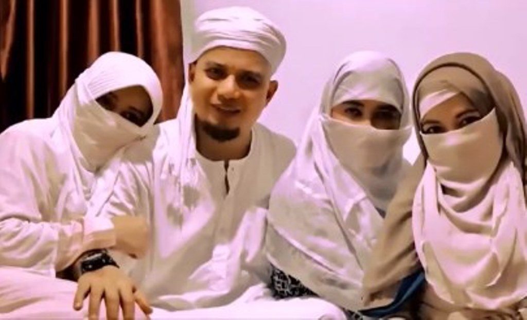 Ungkap 10 Rahasia Keluarga Sakinah Ustadz Arifin Ilham Kenalkan Istri Ketiganya