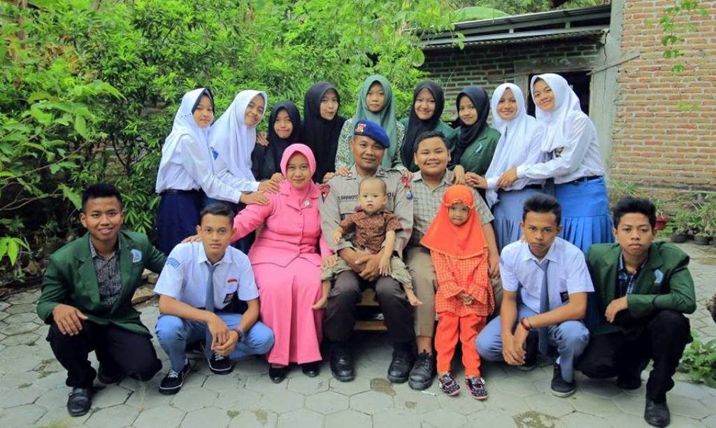 Perbuatan Seorang Polisi Asal Madiun ini Sungguh Mulia Besarkan 64 Orang Anak Yatim Tanpa Donatur