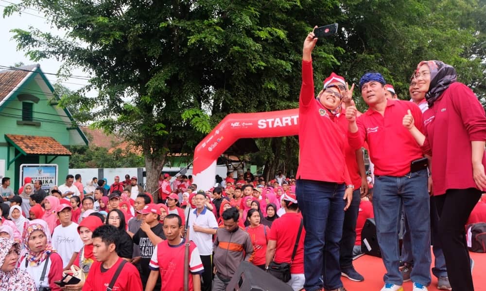 Telkomsel Gelar Acara Jalan Sehat di Purwakarta