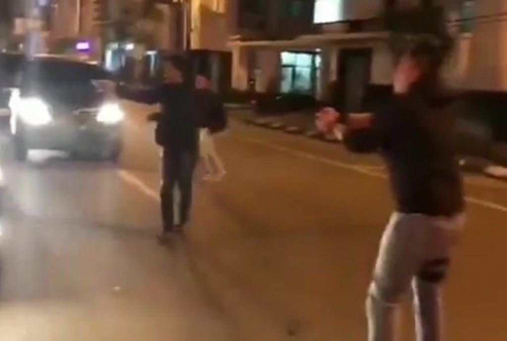 Aksi Polisi Tembak Tembakan Kepung Mobil Bandar Narkoba Ini Bak Film Action