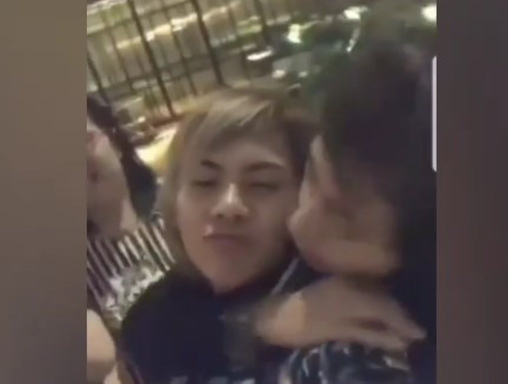 Beredar Video Dera Idol Cium Evelyn Nada Anjani Netizen Sebut Kiamat Sudah Dekat