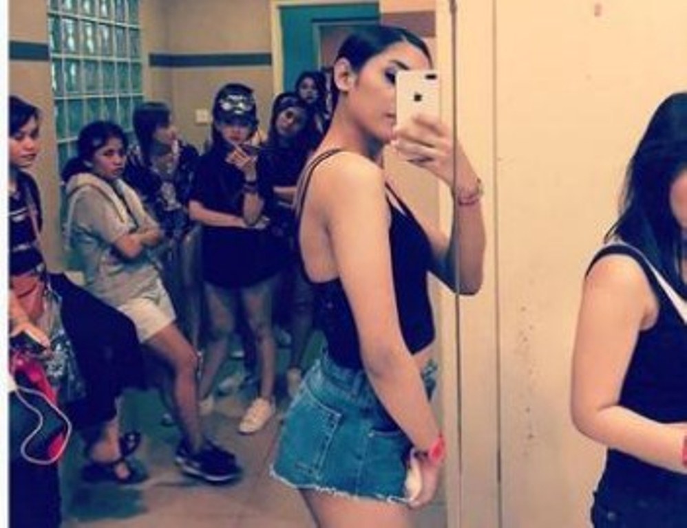 Bikin Heboh Dengan Pakaian Serba Mini Millendaru Antre di Toilet Cewek Djakarta Warehouse Project
