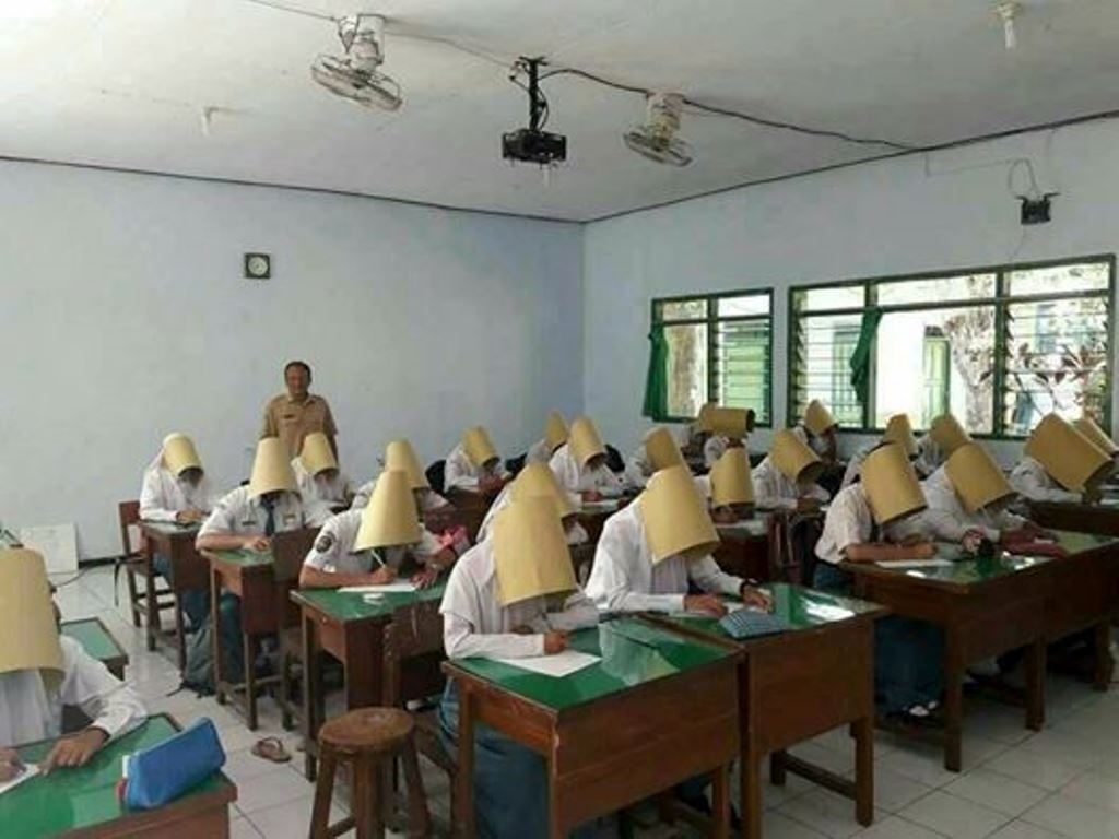 Cegah Contek Menyontek Saat Ujian Cara Guru ini Epic Banget Awas Ketiduran