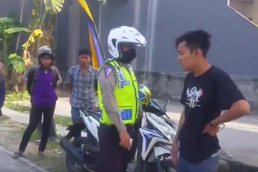 Lakukan Razia di Jalan Kampung Dua Polisi Lalu Lintas Diusir Warga
