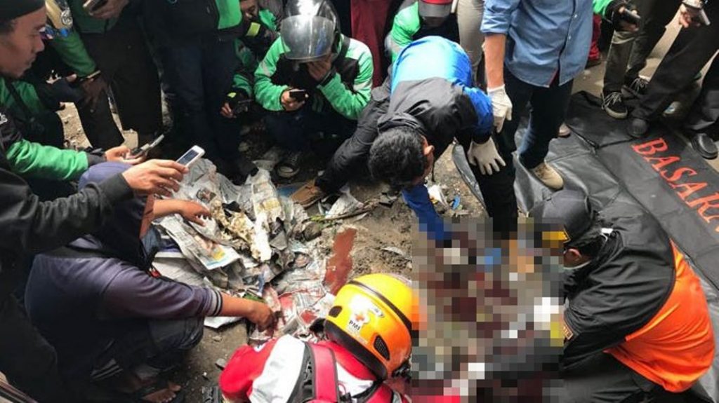 Metromini Tabrak Go Jek