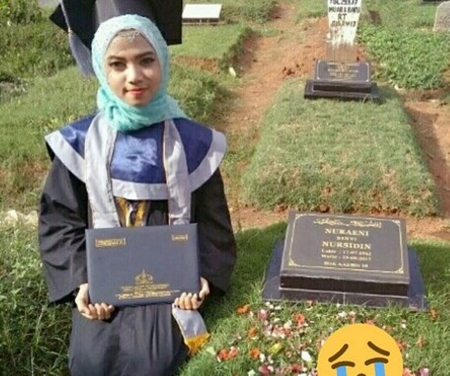 Netes Air Mata Curhatan Seorang Cewek Berharap Ibunya Datang ke Acara Wisuda ini Viral