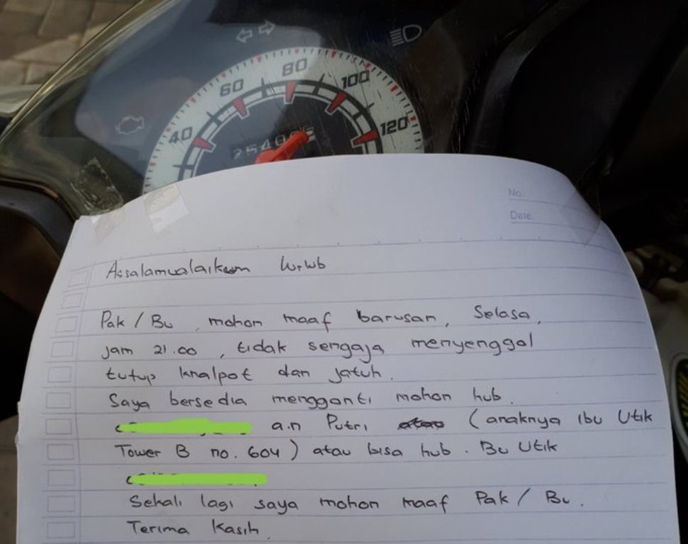 Patut Ditiru Wanita Ini Tinggalkan Surat di Atas Motor yang Ia Senggol Meski Pemiliknya Tidak Tahu