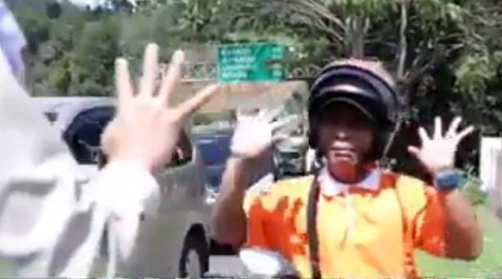 Pura Pura Bisu Saat Kena Razia