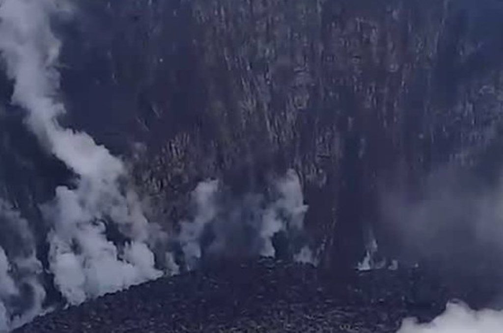 Viral Aksi Pria Rekam Puncak Gunung Agung dari Jarak Dekat ini Tuai Kontroversi