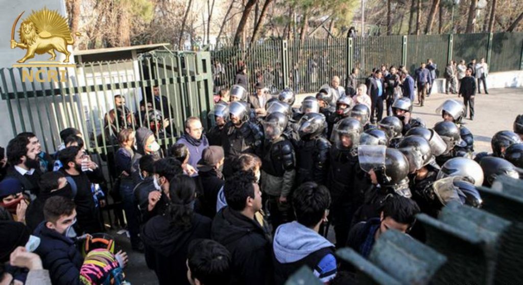 Aksi Unjuk Rasa di Iran