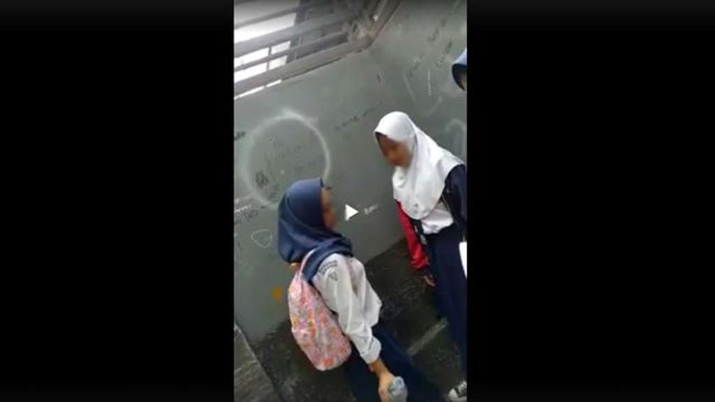 Beredar Video Persekusi Siswi SMP di Garut Semburkan Air ke Wajah Hingga Berkata Kasar