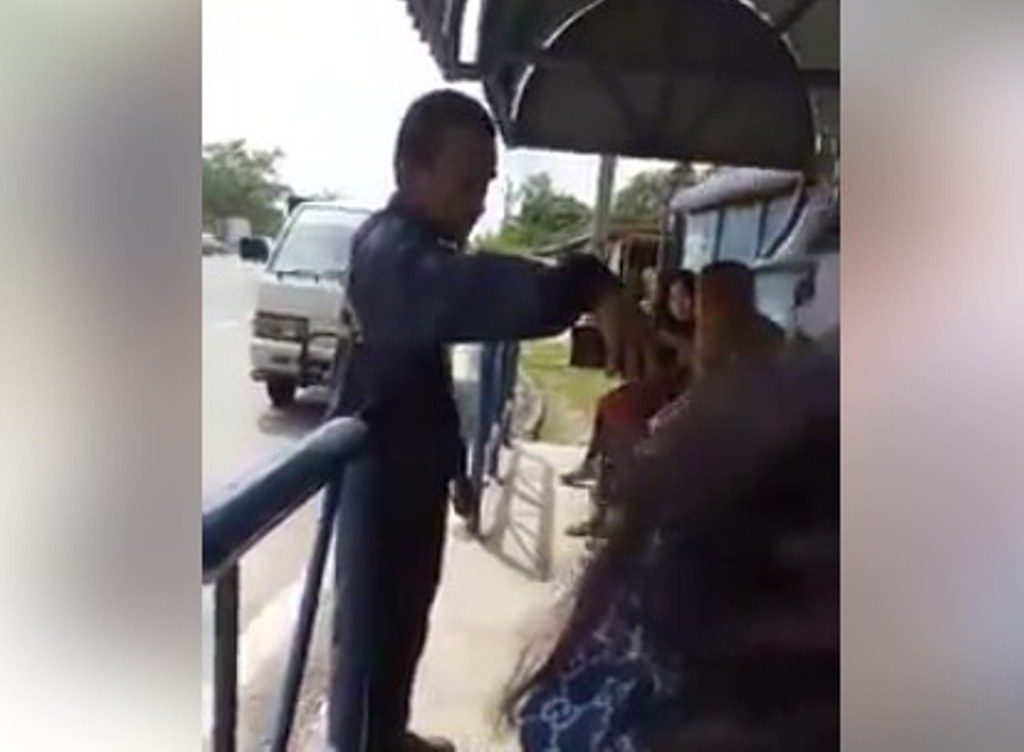 Heboh Pria Asal Malaysia Tampar Wanita Indonesia yang Tidak Berhijab Di Halte Bus Videonya Viral