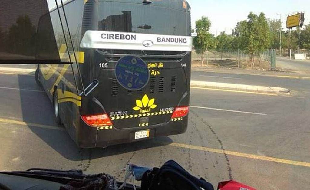 Hebohkan Media Sosial Sebuah Bus Cirebon Bandung Tercyduk Berkeliaran di Tanah Suci