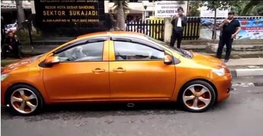 Kemunculan Mobil Bermuka Dua Hebohkan Warga Bandung